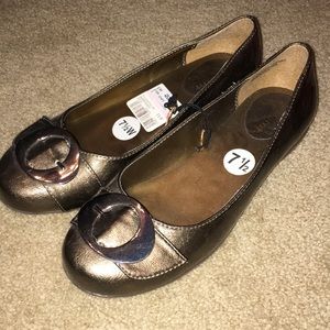 whitemt. buckled flat shoes